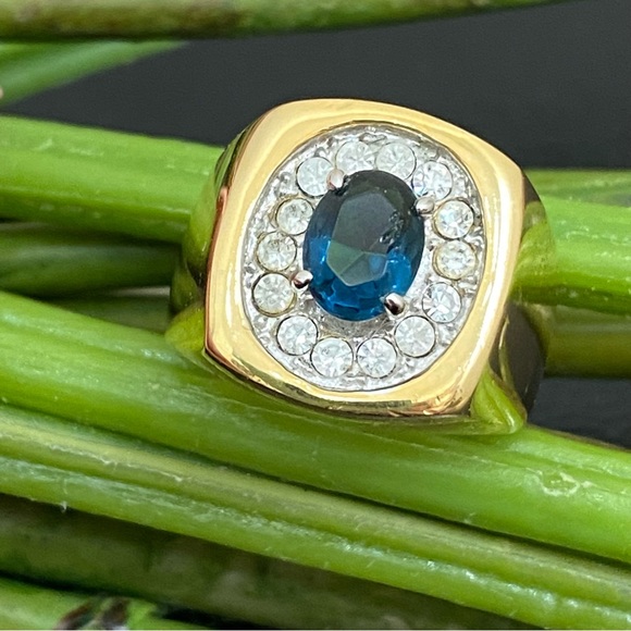 Vintage Unsigned Gold-tone Blue Sapphire CZ Stones Unisex Ring Size 8 - Picture 2 of 14